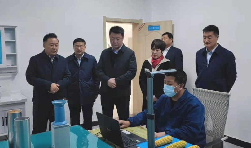 酒泉市政府黨組成員、副市長(zhǎng)哈里別克來(lái)敦煌種業(yè)調(diào)研指導(dǎo)工作